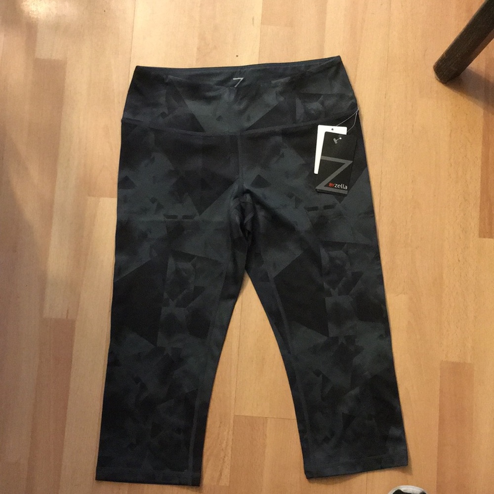 NWT never worn Zella S crops black/grey print